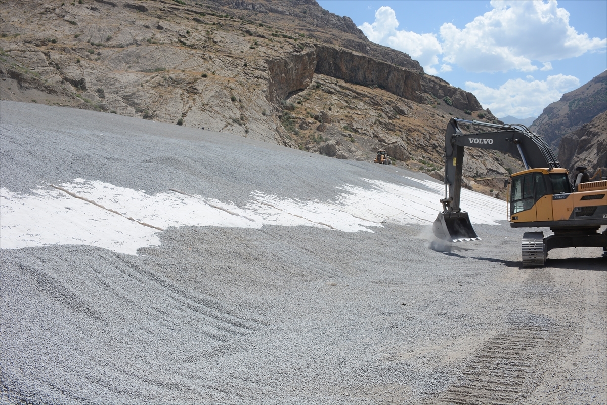 Hakkari'de Çöp Toplama Alanları Yeşil Alana Dönüştürülüyor