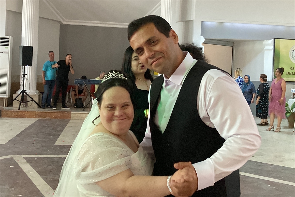 Manisalı Anne Down Sendromlu Kızının Düğün Hayalini Gerçekleştirdi