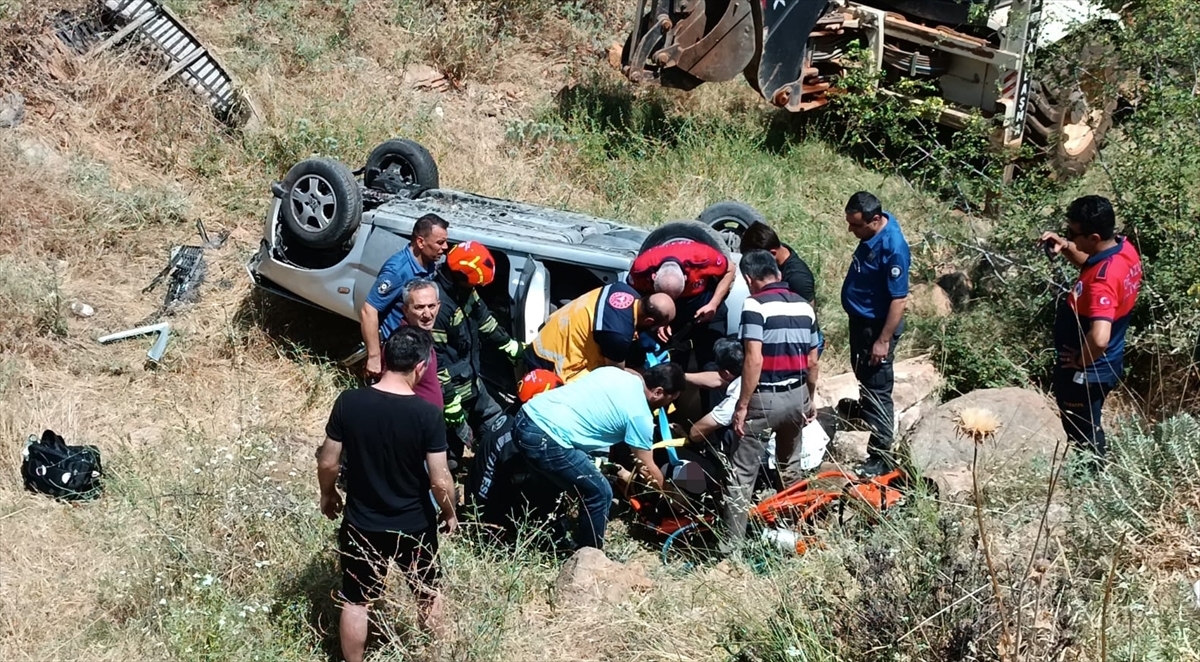 Denizli'de Ehliyetsiz Sürücünün Kullandığı Otomobil Devrildi  2 Kardeş Yaralandı