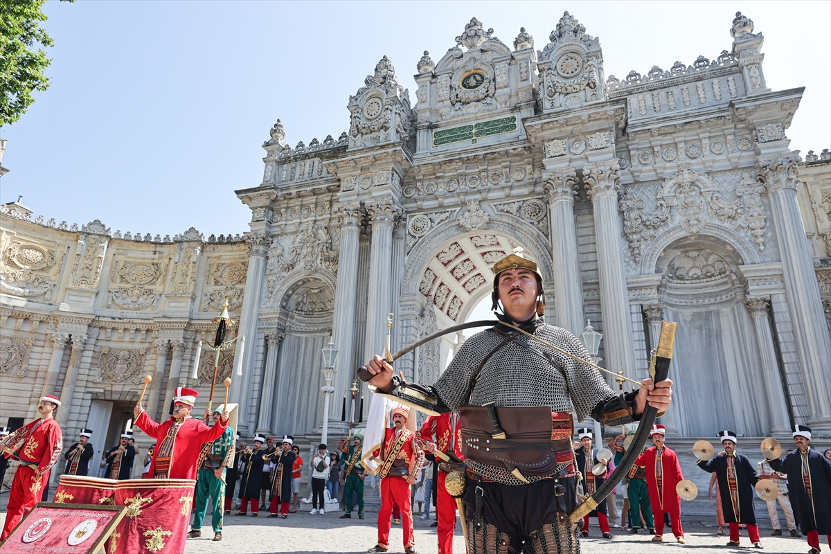 Mehteran Birliği Dolmabahçe Sarayı'nda Gösteri Düzenledi