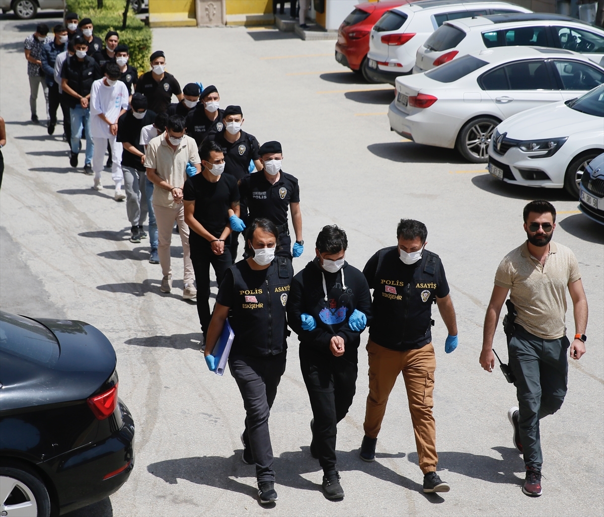 Eskişehir'de İki Grup Arasında Çıkan Silahlı Kavgada 3 Kişi Yaralandı 