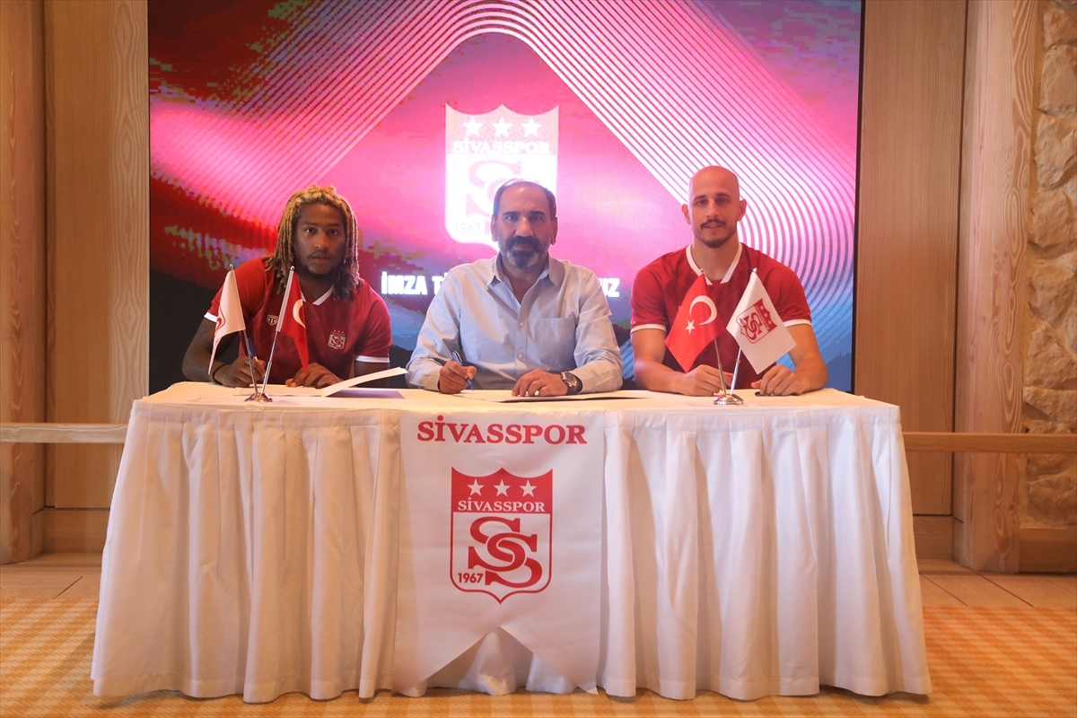 Sivasspor Rodrigues Ve Erhan Erentürk'ü Transfer Etti