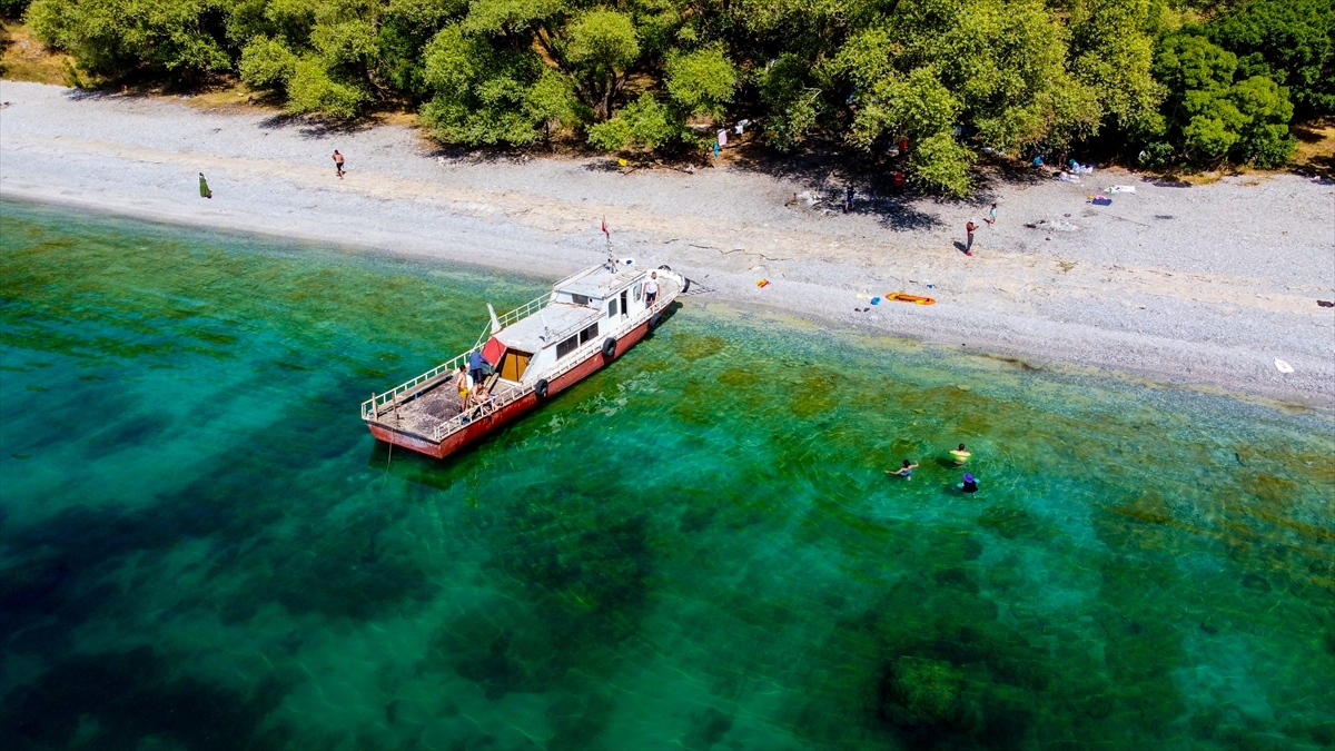 Van Gölü'nün El Değmemiş Koyları Doğaseverlerin Yeni Rotası Oldu