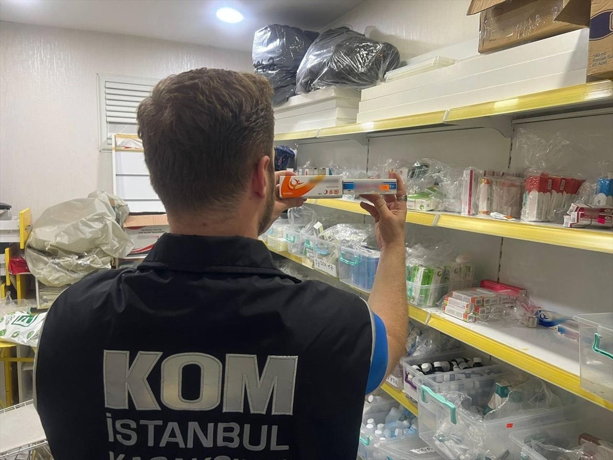İstanbul'da Yasa Dışı İlaç Ticareti Yaptıkları İddia Edilen 4 Zanlı Yakalandı