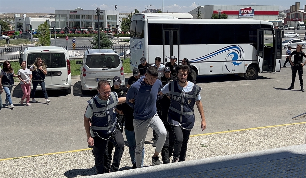 Karaman'da Silahla Öldürülen Kişinin Eşi Ve 5 Şüpheli Tutuklandı