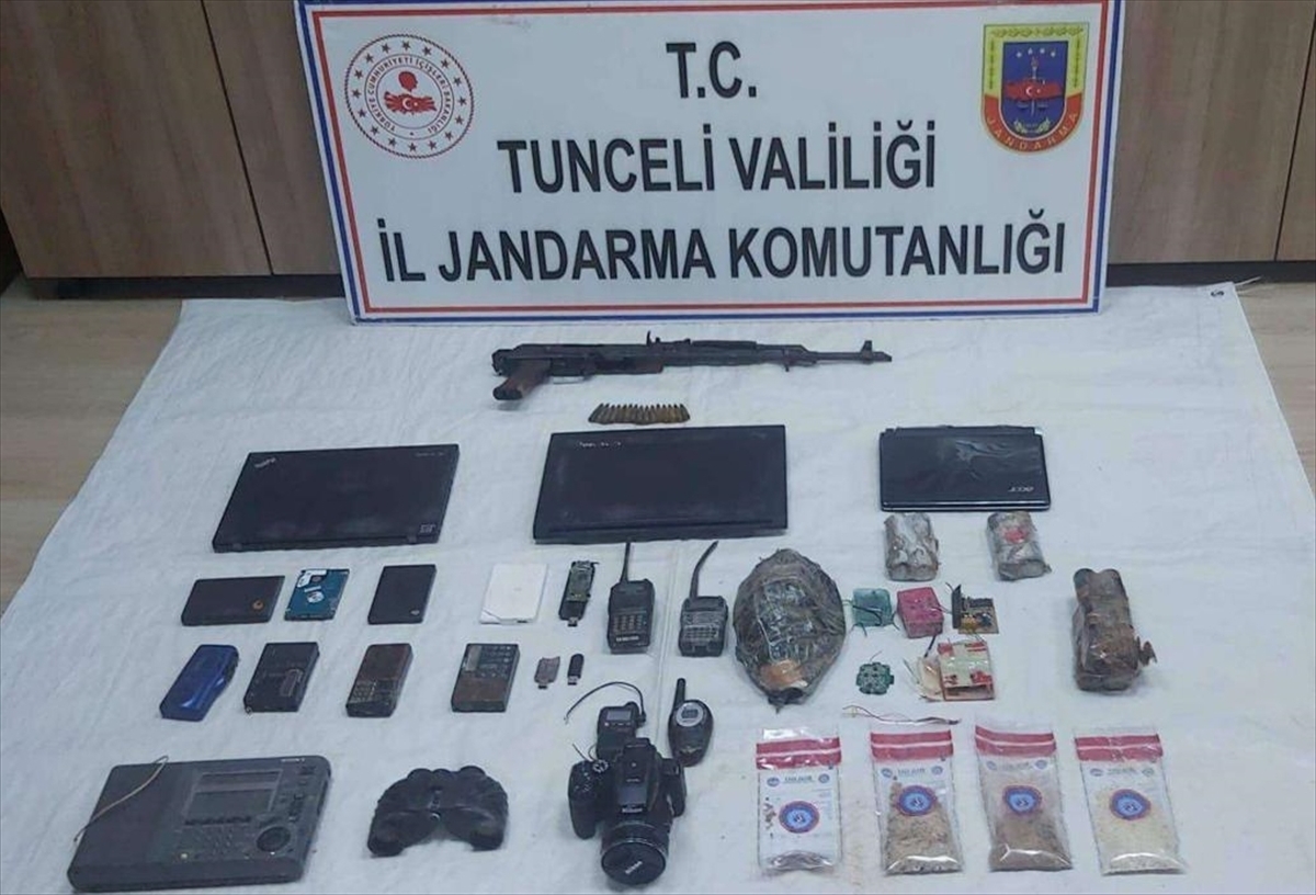 Tunceli'de Teröristlerin Kullandığı 4 Sığınak İmha Edildi