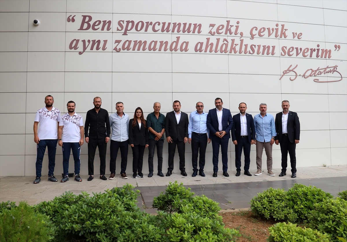 Trabzonspor Başkanı Ertuğrul Doğan  Özkan Sümer Futbol Akademisi'ni Ziyaret Etti