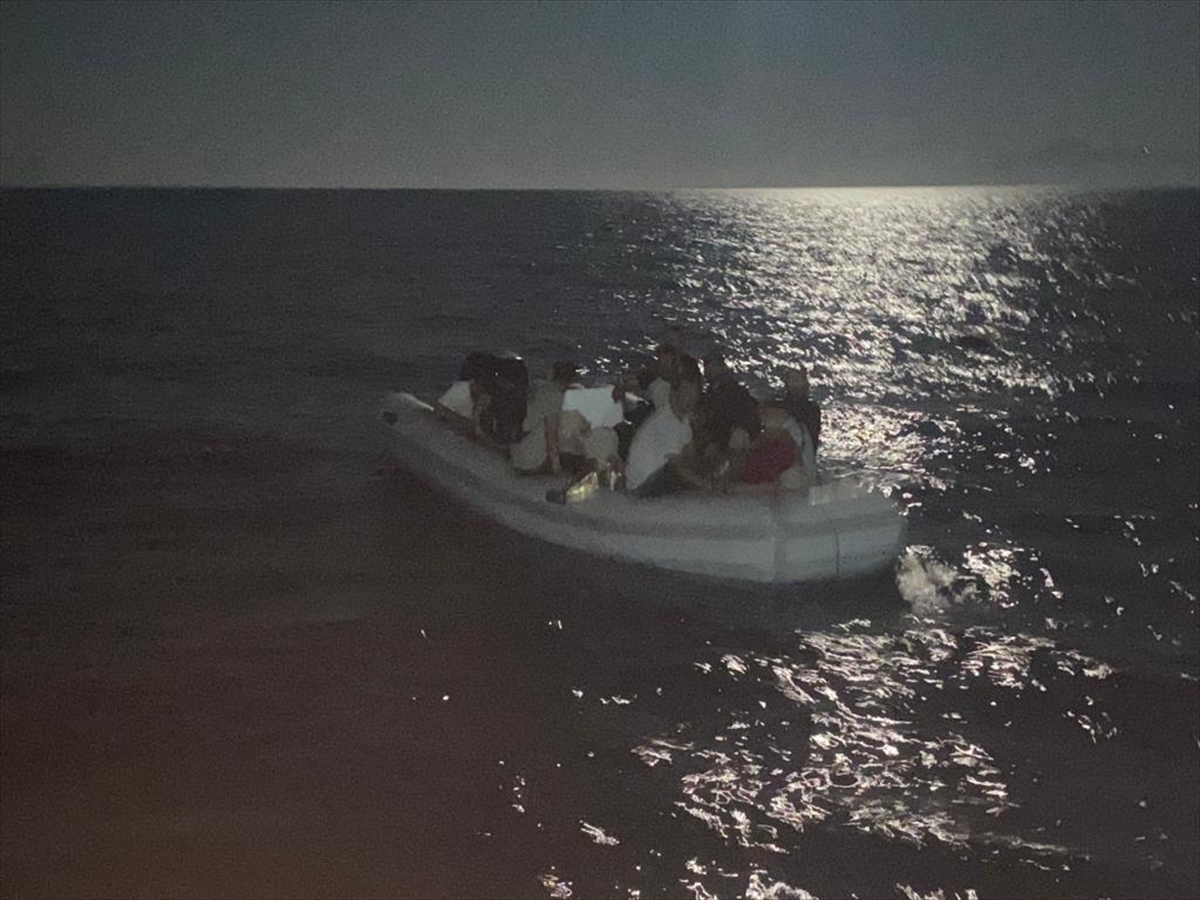Datça Açıklarında 24 Düzensiz Göçmen Kurtarıldı