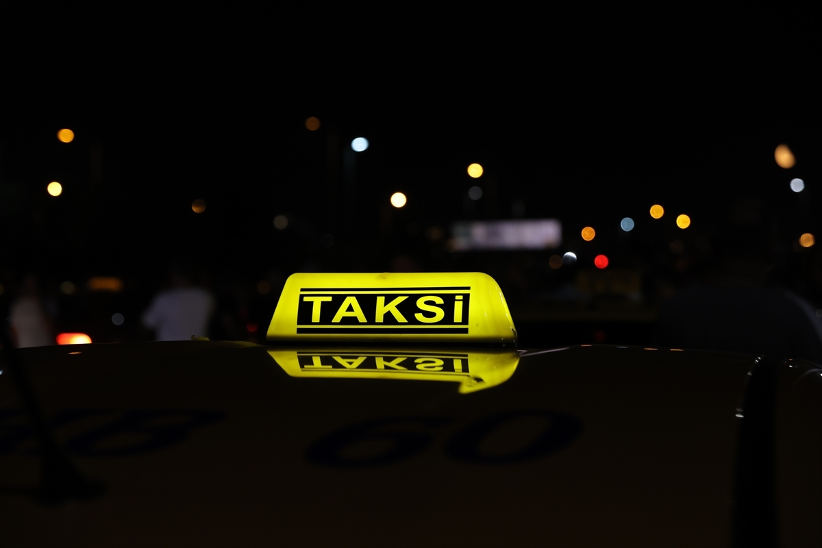 İstanbul'da Taksicilerden Taksimetre Ücretine Yüzde 100 Zam Talebi