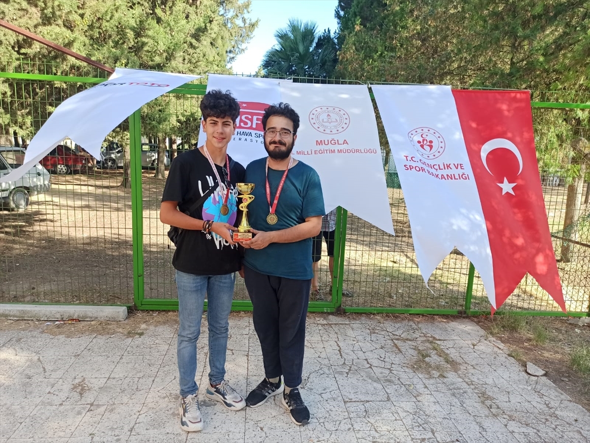 Erzurumlu Gençler  Geliştirdikleri Roketle Türkiye Şampiyonu Oldu