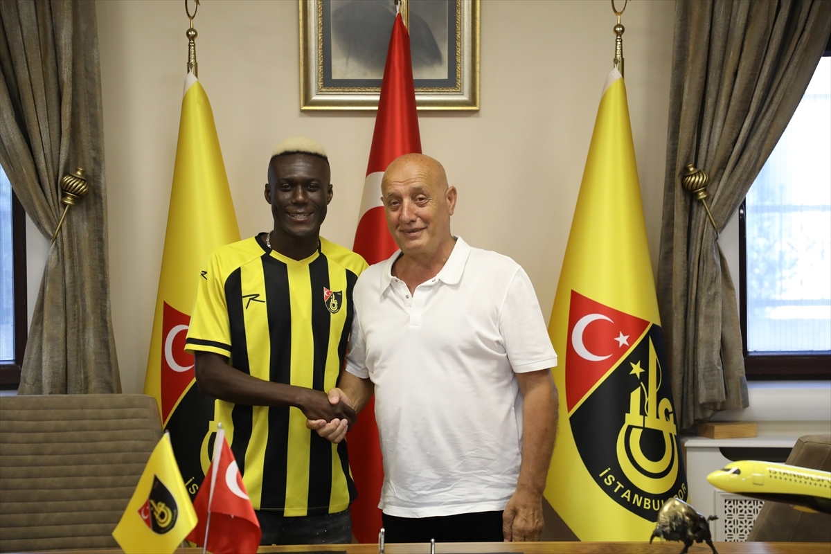 İstanbulspor  Senegalli Futbolcu Ndao'yu Transfer Etti 