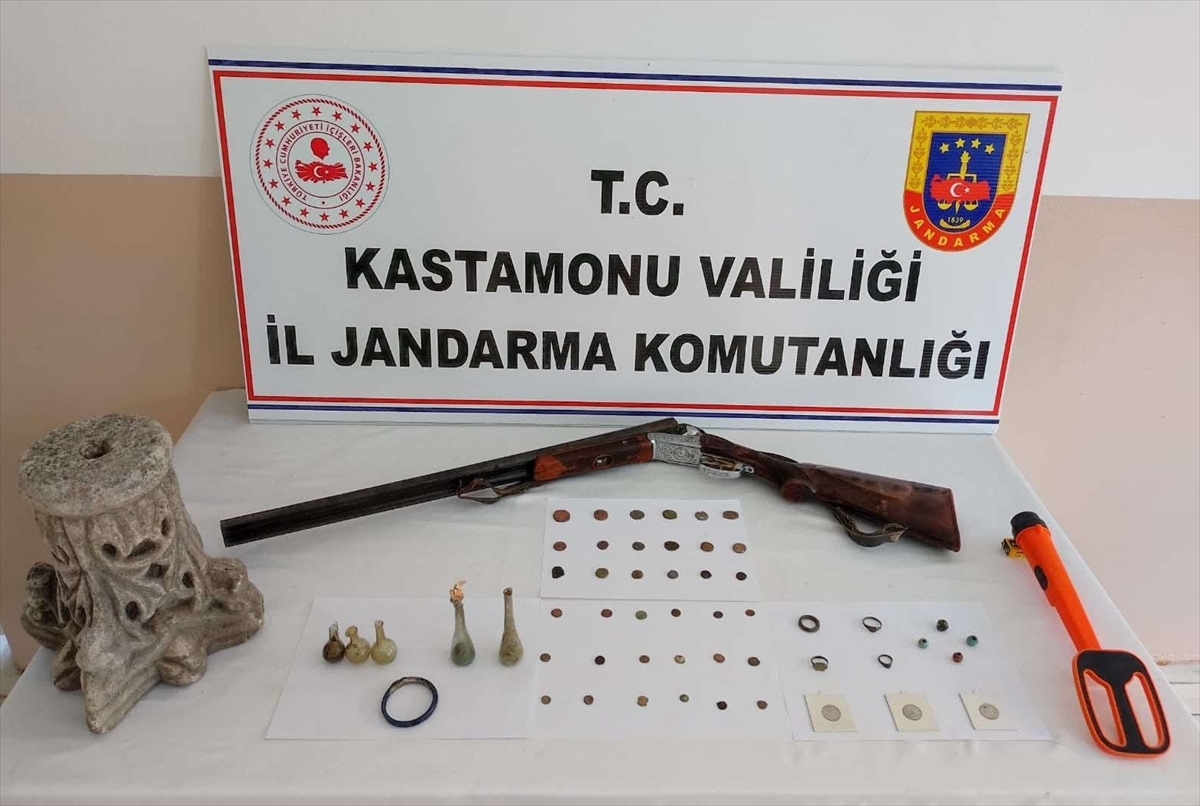 Kastamonu'da Tarihi Eserleri Satmak İsteyen Şüpheliyi Jandarma Ekipleri Yakaladı