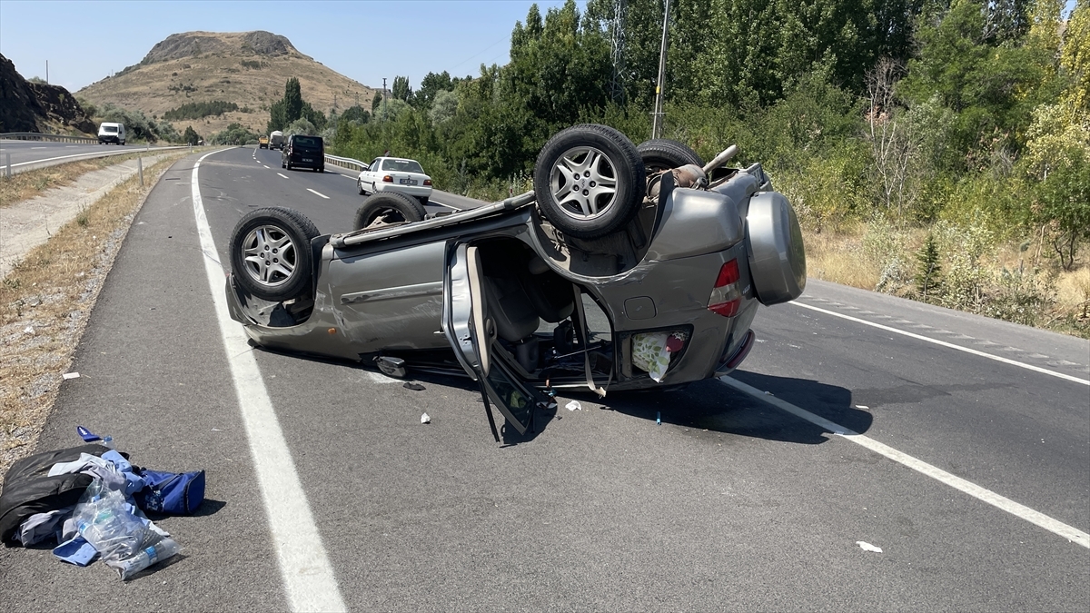 Yozgat'ta Devrilen Otomobildeki 4 Kişi Yaralandı