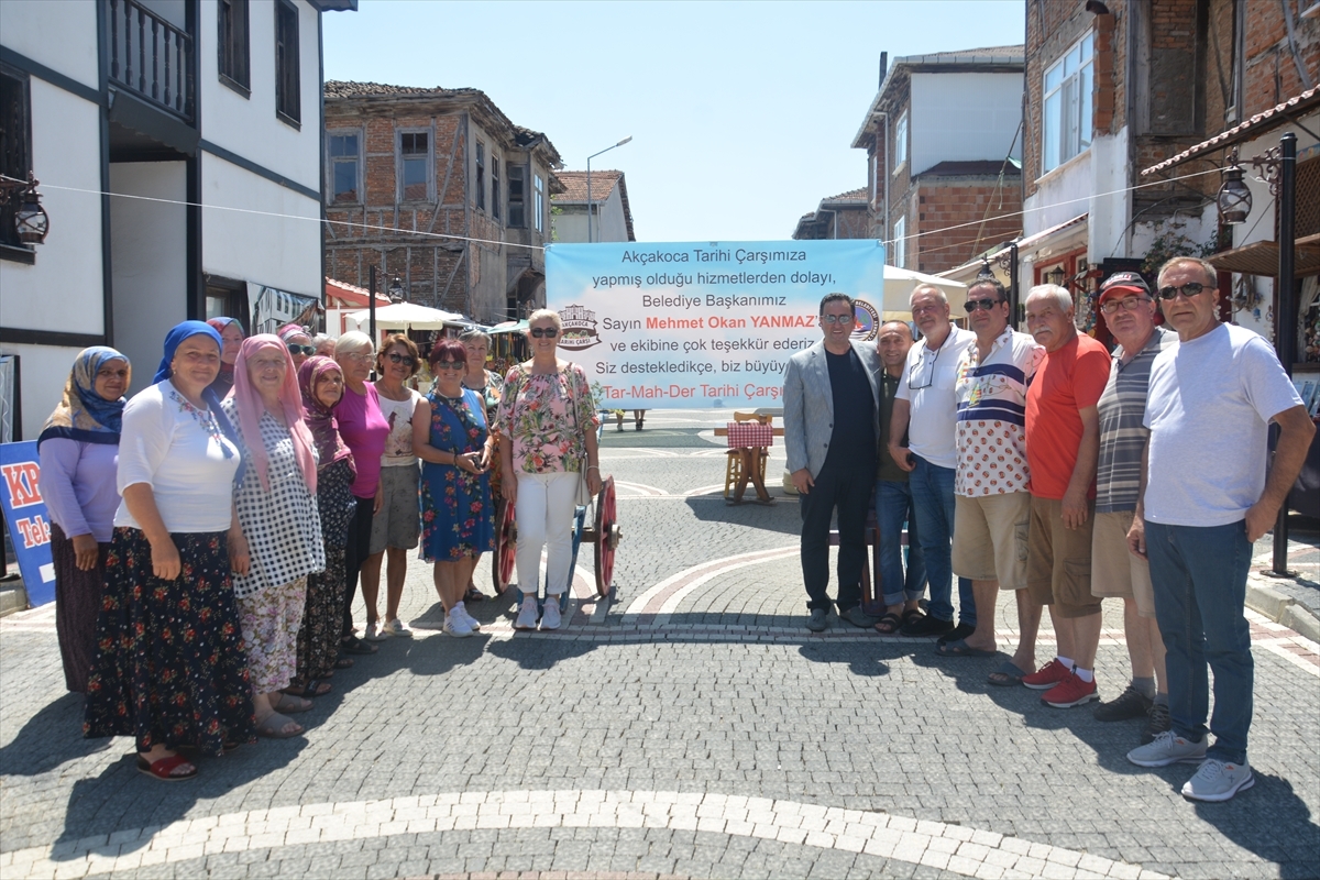 Akçakoca'da Tarihi Mahallede Kurulan Yöresel Pazar Turizme Katkı Sunuyor 