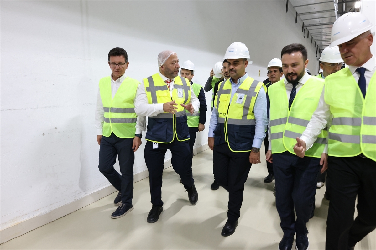Sanayi Ve Teknoloji Bakanı Mehmet Fatih Kacır  CW Enerji'yi Ziyaret Etti