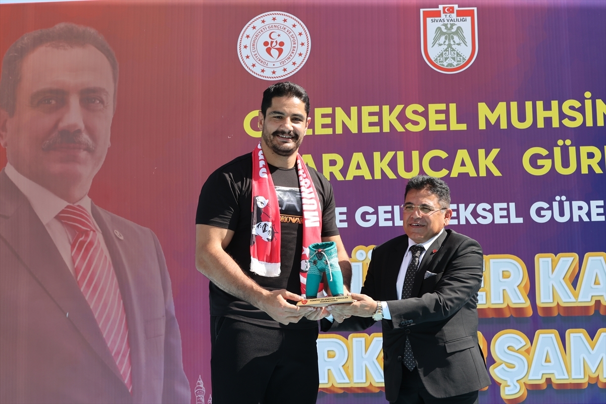 Olimpiyat Şampiyonu Milli Güreşçi Taha Akgül'den Gençlere Karakucak Tavsiyesi: