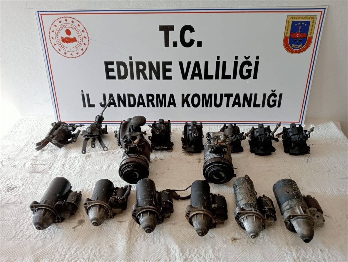 Edirne'de Kargoyla Gönderilen 16 Kaçak Otomobil Parçası Ele Geçirildi