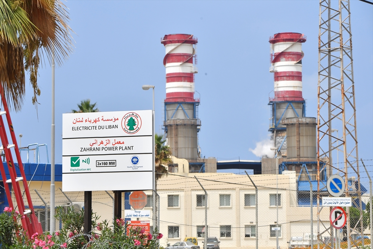 Lübnan'da Elektriğin Tamamen Kesilmesi Kamudaki Hizmeti Sekteye Uğratıyor 