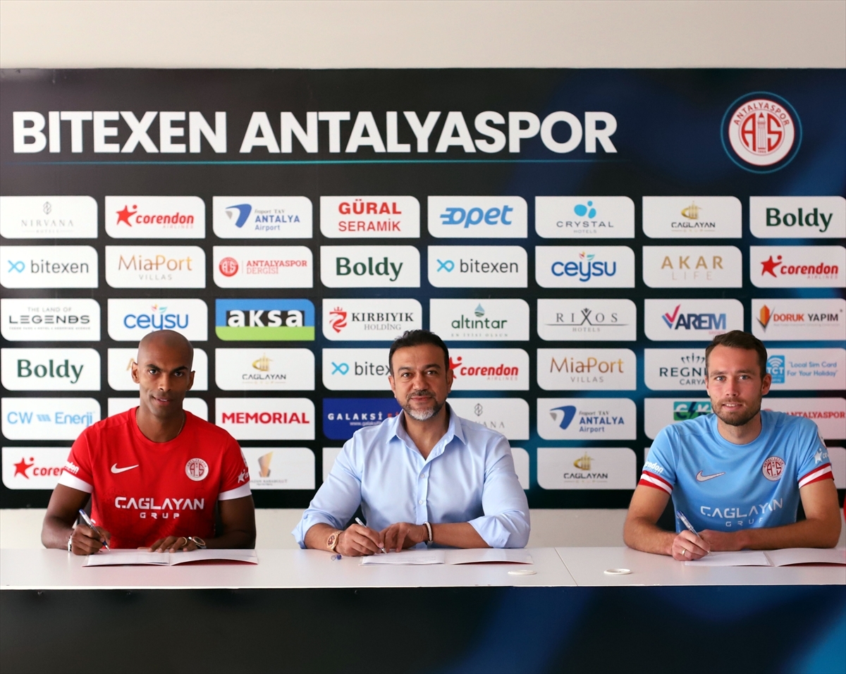 Antalyaspor Naldo Ve Streek İle Sözleşme İmzaladı