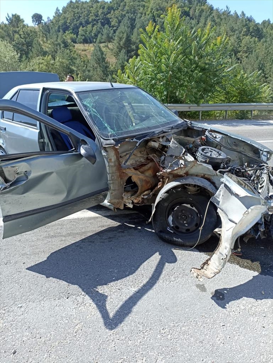 Samsun'da Otomobilin Tıra Çarptığı Kazada 1 Kişi Öldü  1 Kişi Yaralandı