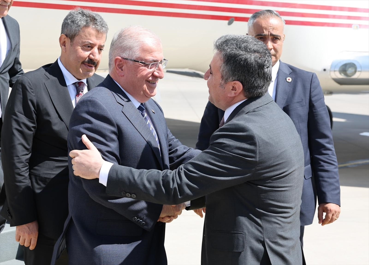 Milli Savunma Bakanı Güler'den 23. Piyade Tümen Komutanlığına Ziyaret