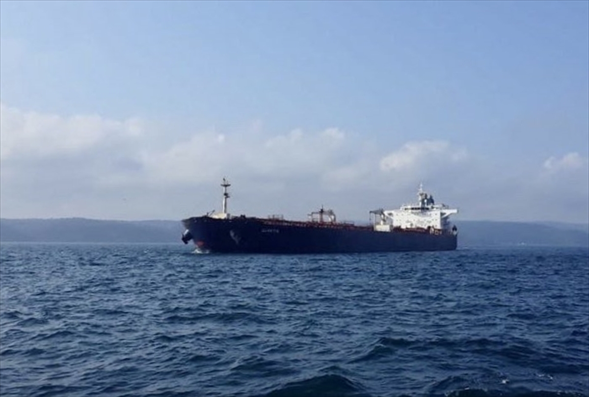 İstanbul Boğazı'nda Gemi Trafiği  Arızalanan Tanker Nedeniyle Askıya Alındı