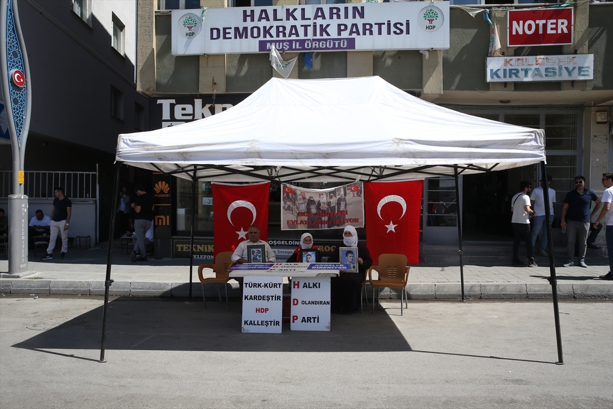 Muşlu Aileler Çocuklarına Kavuşma Ümidiyle HDP Önündeki Eylemlerini Sürdürüyor