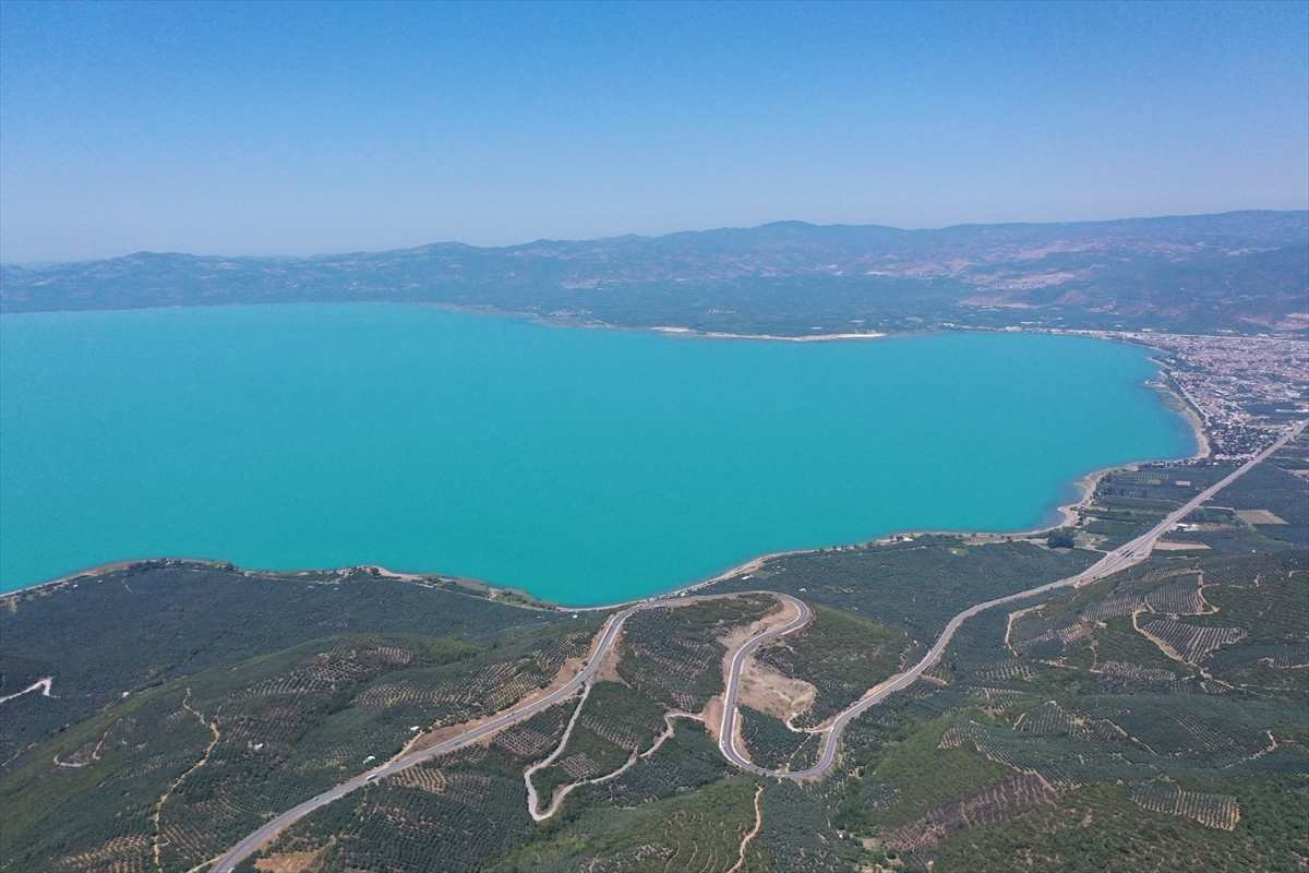 Alg Patlamasıyla Rengi Turkuaza Dönen İznik Gölü Dronla Görüntülendi