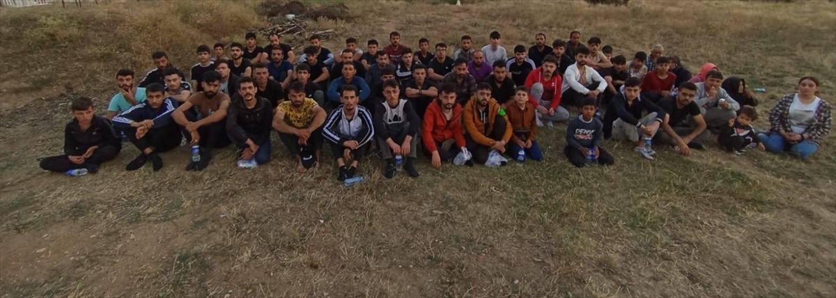Bulgaristan'a Yasa Dışı Geçiş Yapmak İsteyen 64 Düzensiz Göçmen Ormanlık Alanda Yakalandı