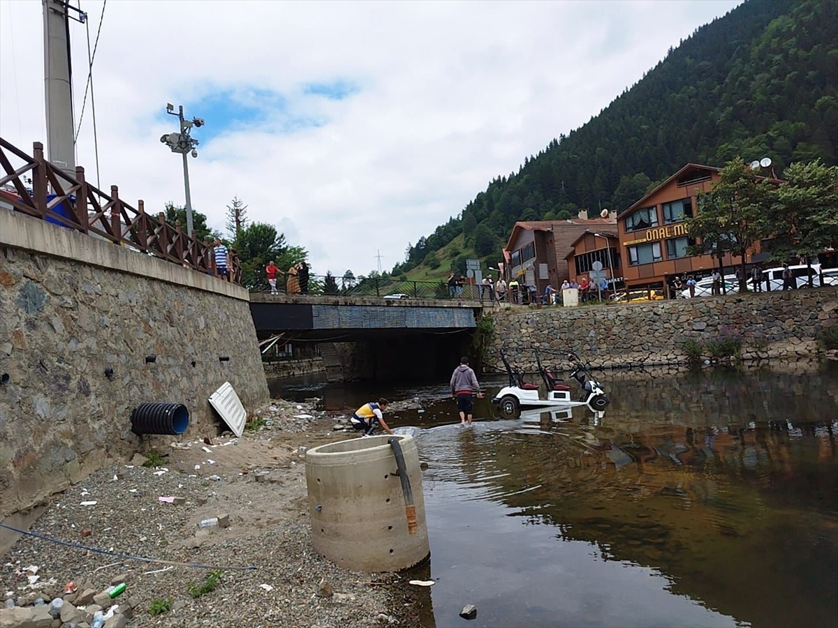 Trabzon'da Göle Yuvarlanan Elektrikli Golf Aracındaki 2 Turist Yaralandı