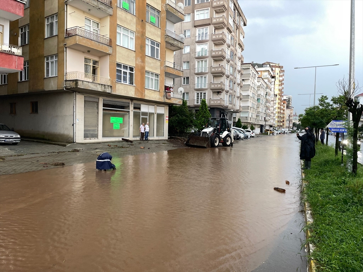 Rize'de Şiddetli Yağış Nedeniyle 8 Ev Tedbir Amacıyla Boşaltıldı